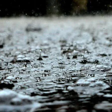 Was ist bei schlechtem Wetter mit der Hüpfburg zu tun?